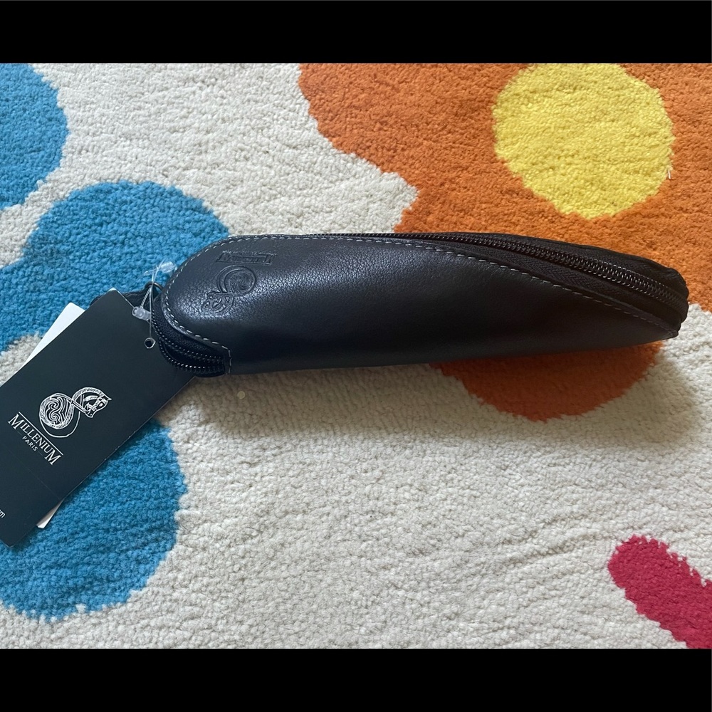 Millenium Paris black leather twisty pouch